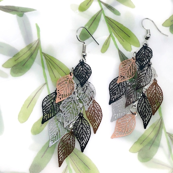 Jewelry - Avery Dreamy black metal leaf chained earrings